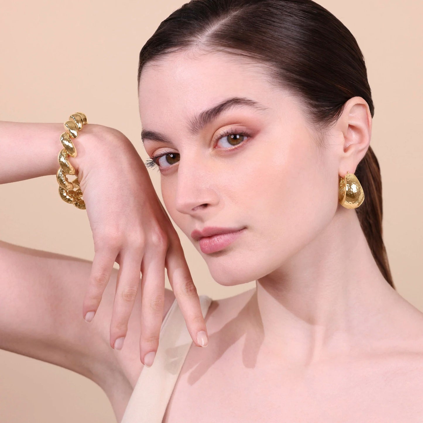 Orecchini a Cerchio Etrusca Martellati Design Graduato Lega Golden Placcata Oro 18 kt