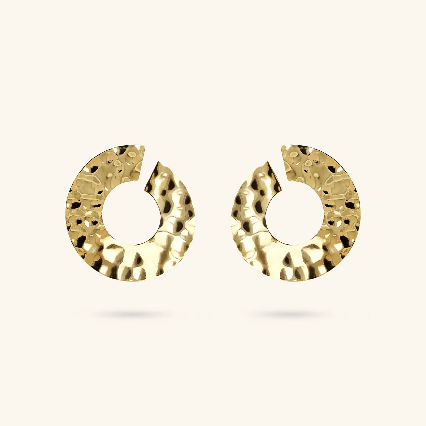Orecchini Pendenti Etrusca Martellati ad Anello Lega Golden Placcata Oro 18 kt