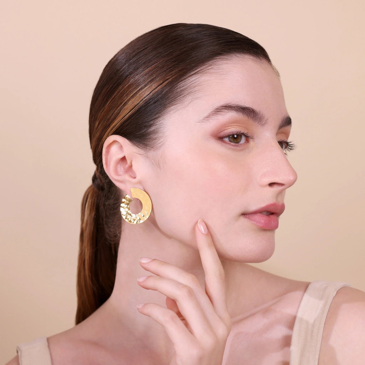 Orecchini Pendenti Etrusca Martellati ad Anello Lega Golden Placcata Oro 18 kt