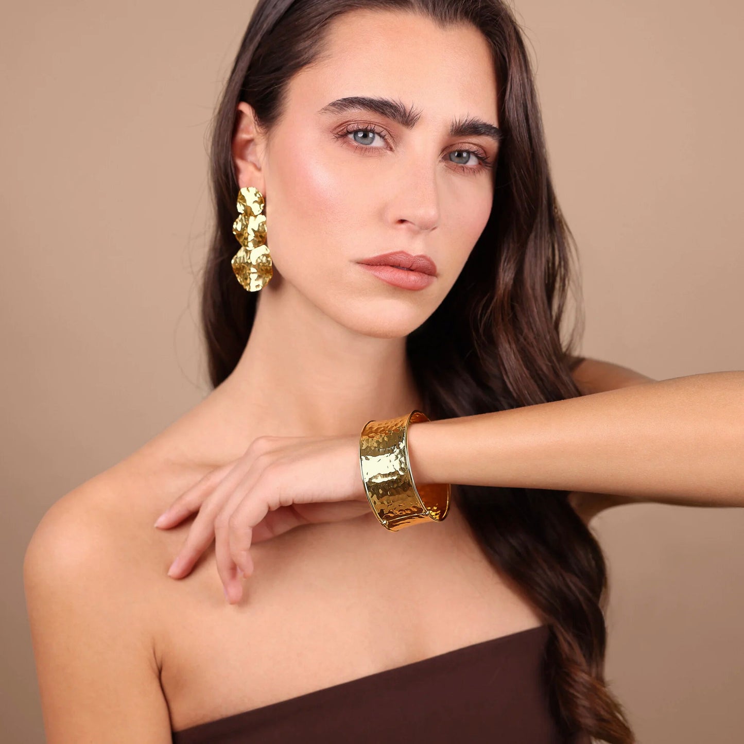 Bracciale Rigido Etrusca a Fascia Martellato Lega Golden Placcata Oro 18 kt
