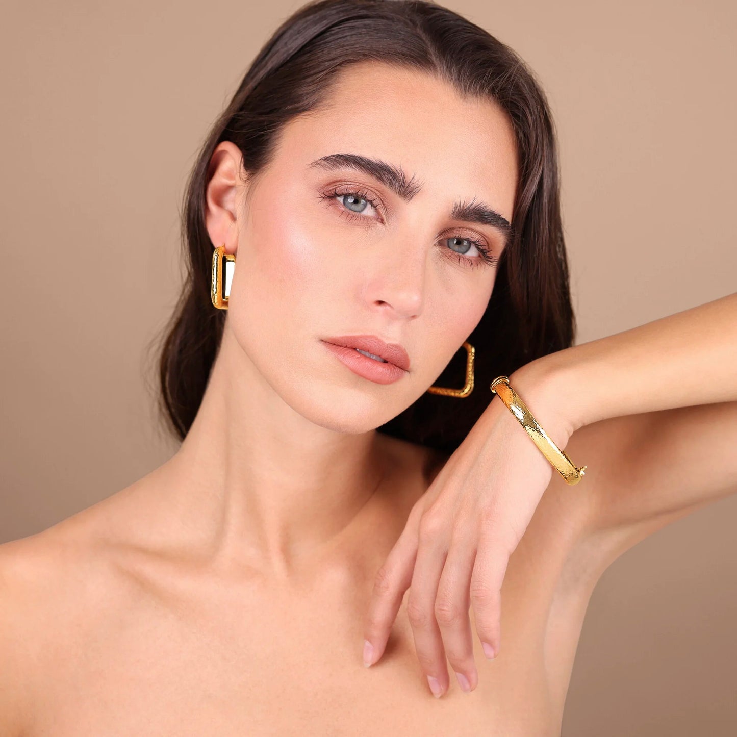 Bracciale Rigido Etrusca Quadrato Martellato Lega Golden Placcata Oro 18 kt