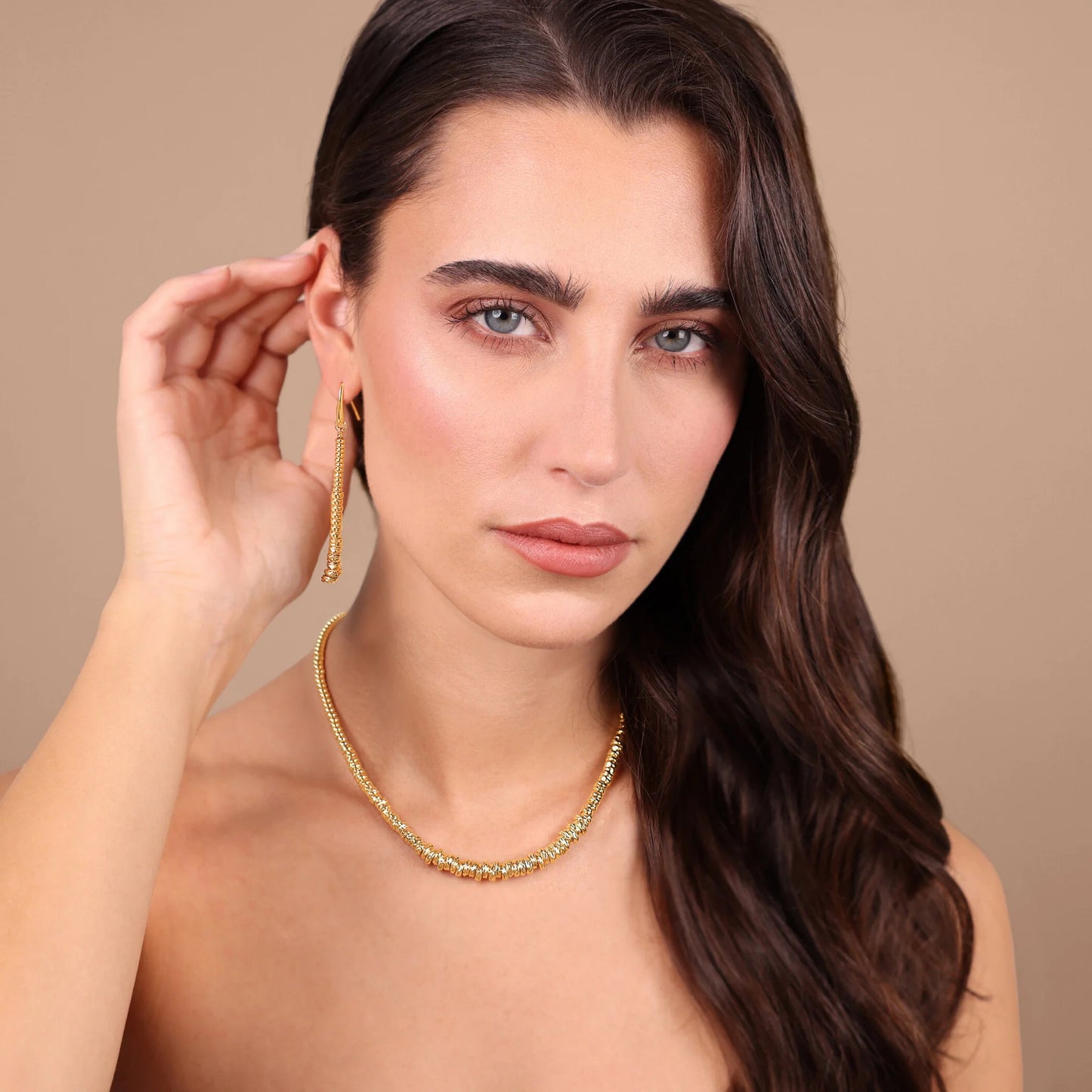 Collana Girocollo Etrusca con Rondelle Martellate e Sfere Lucide Lega Golden Placcata Oro 18 kt
