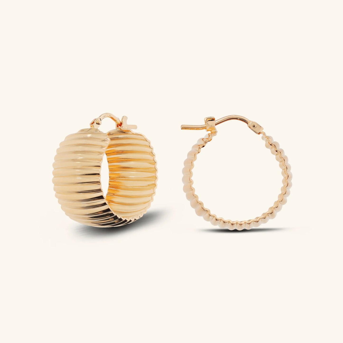 Orecchini a Cerchio Etrusca Rigati Lega Golden Placcata Oro 18 kt