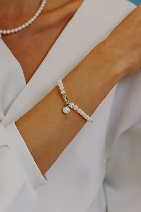 Bracciale Comete Filo Perle Acquadolce 5-5,5 Pendente Centrale oro Bianco e Diamante