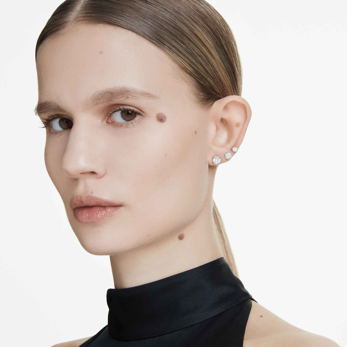 Orecchini a lobo Swarovski con solitario Eternity Diamanti creati in laboratorio 0,5 ct tw, Taglio Round, Oro bianco 18 K