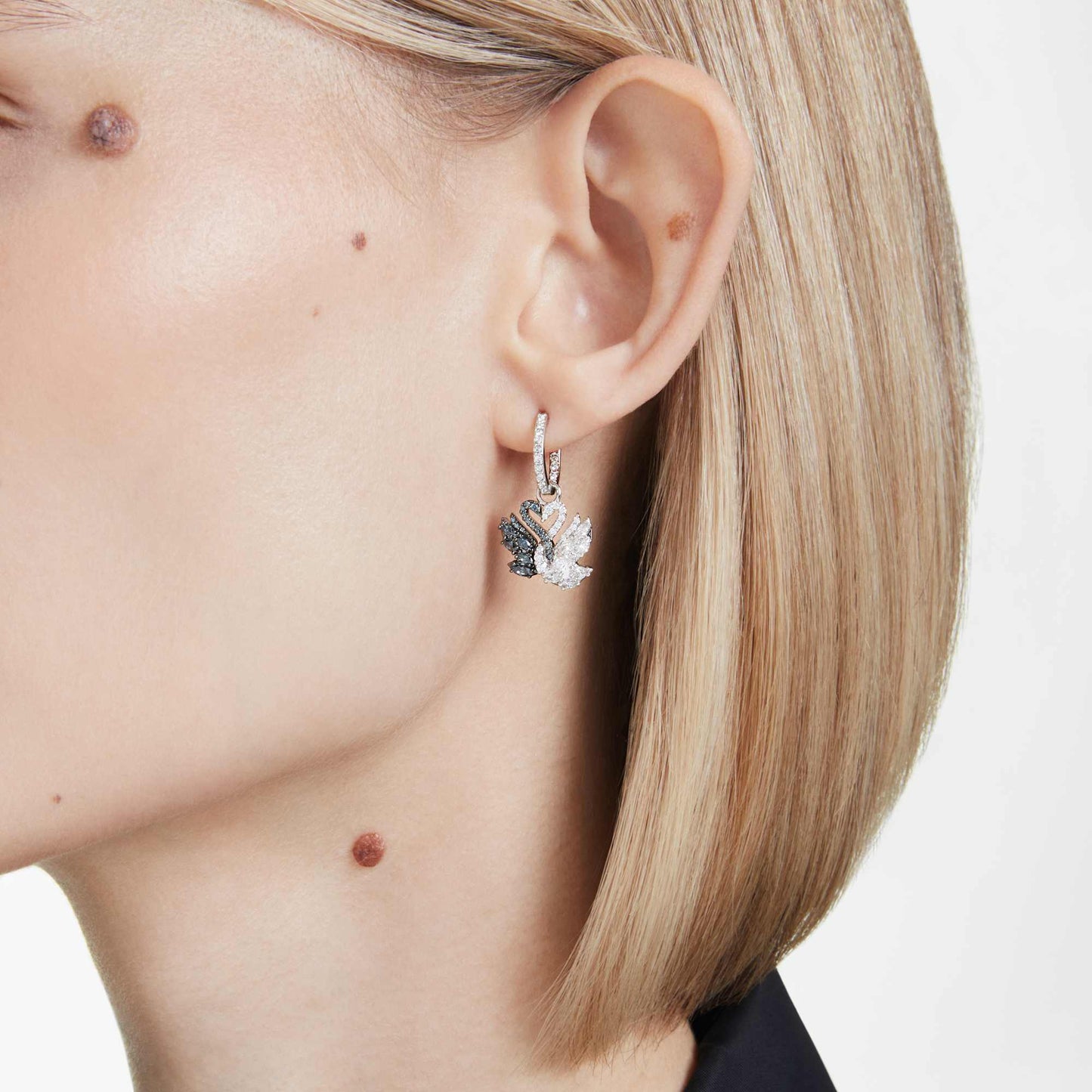 Orecchini pendenti Swarovski Swan Cigno, Neri, Mix di finiture