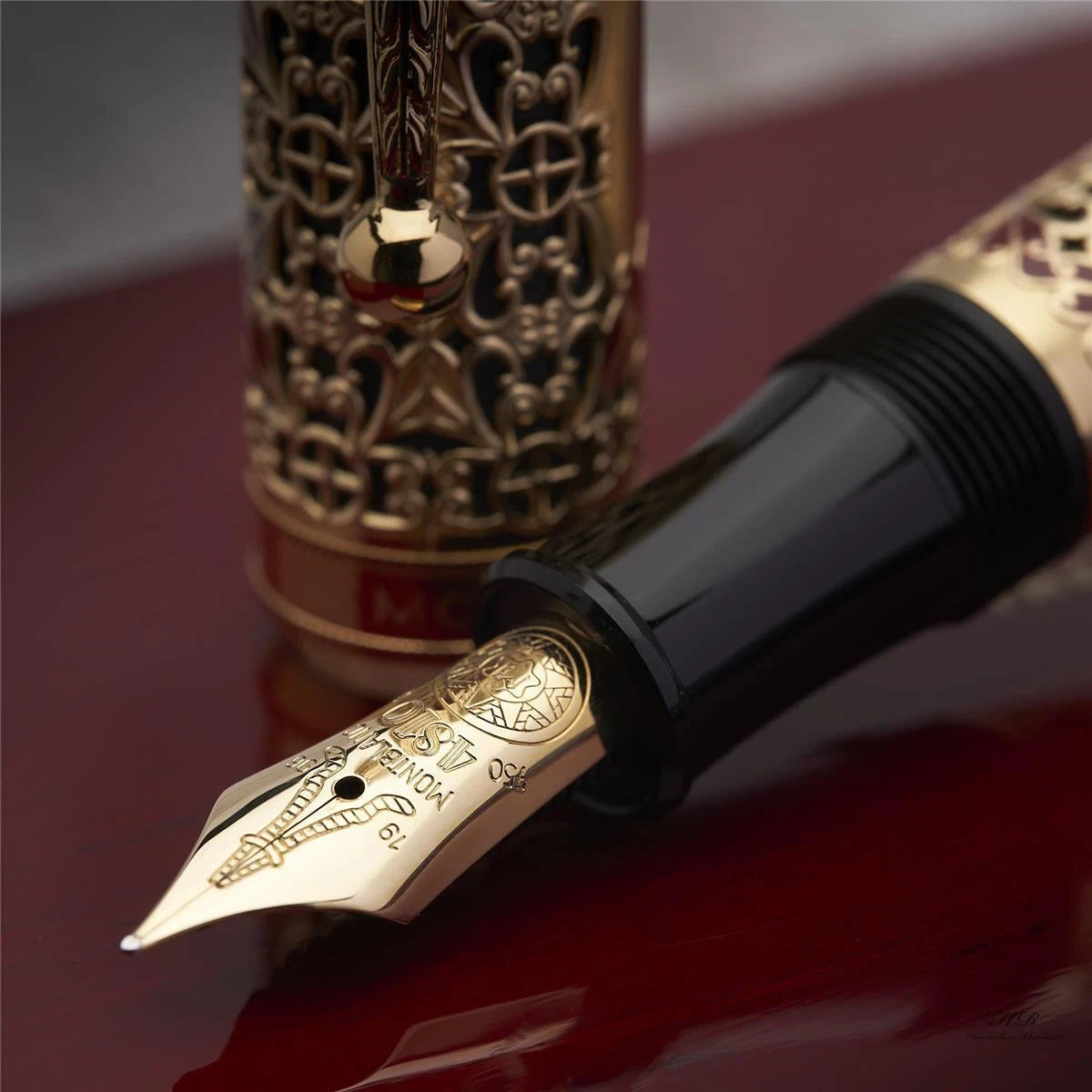 Penna Stilografica Montblanc Patron Of The Art Semiramis Edizione Limitata Resina Nera Trafori Oro 750 Lacca Rossa