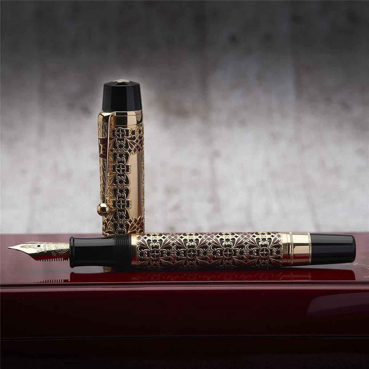 Penna Stilografica Montblanc Patron Of The Art Semiramis Edizione Limitata Resina Nera Trafori Oro 750 Lacca Rossa