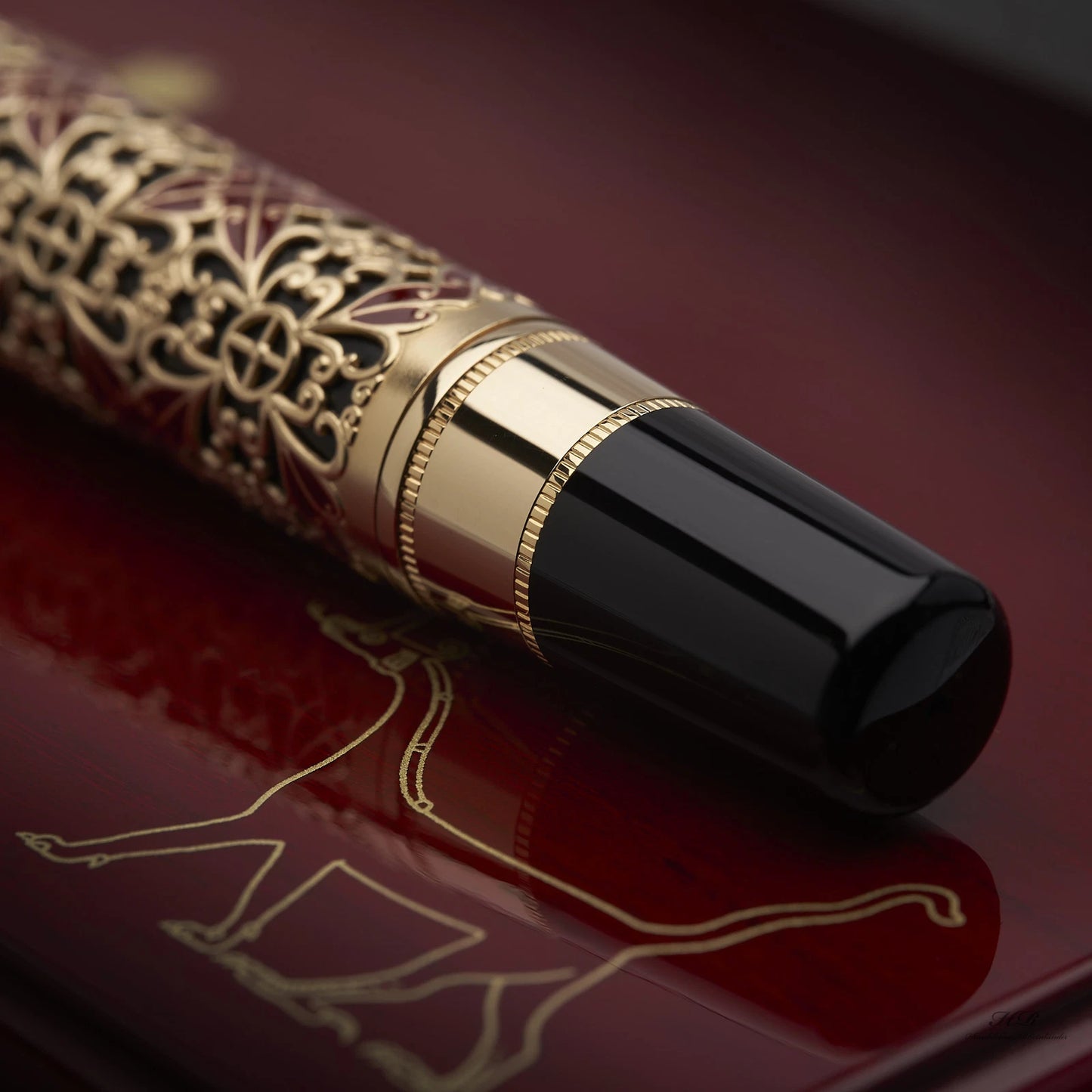 Penna Stilografica Montblanc Patron Of The Art Semiramis Edizione Limitata Resina Nera Trafori Oro 750 Lacca Rossa